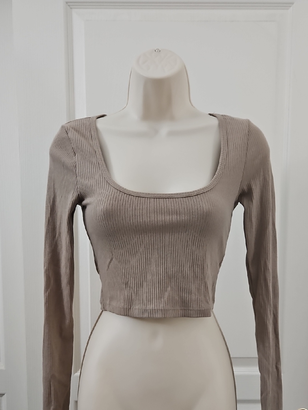Aeopostale | Ribbed Long-Sleeve Scoop Neck Crop Top Cotton Blend - Taupe. Size S